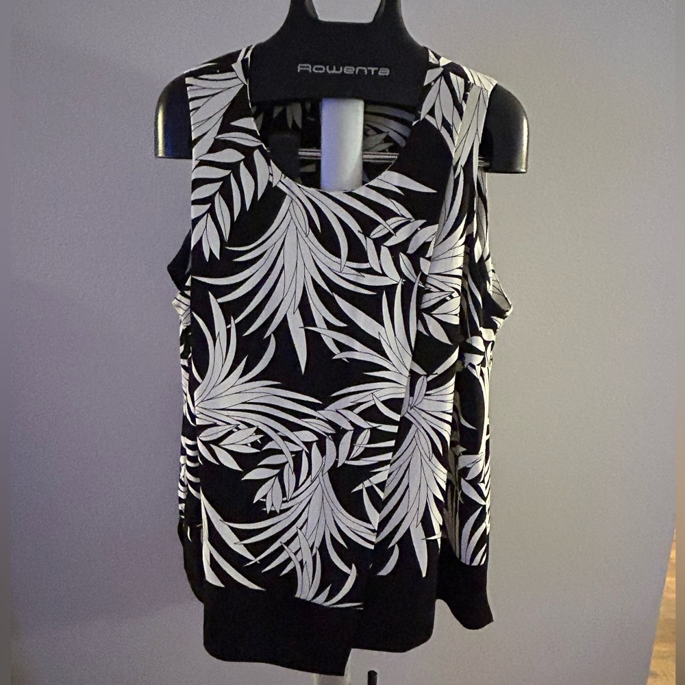 Alfani Woman Black and White Asymmetrical Leaf Print Women's Sleeveless Top 18W